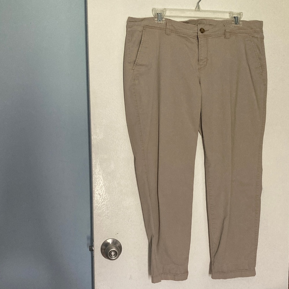 Old Navy Women's Chino Pants in Taupe